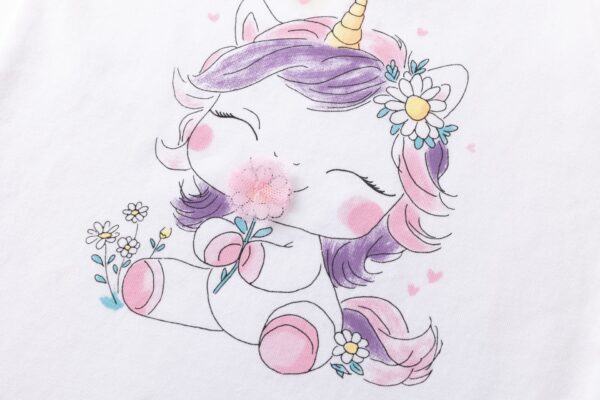 Camiseta unicornio con flor